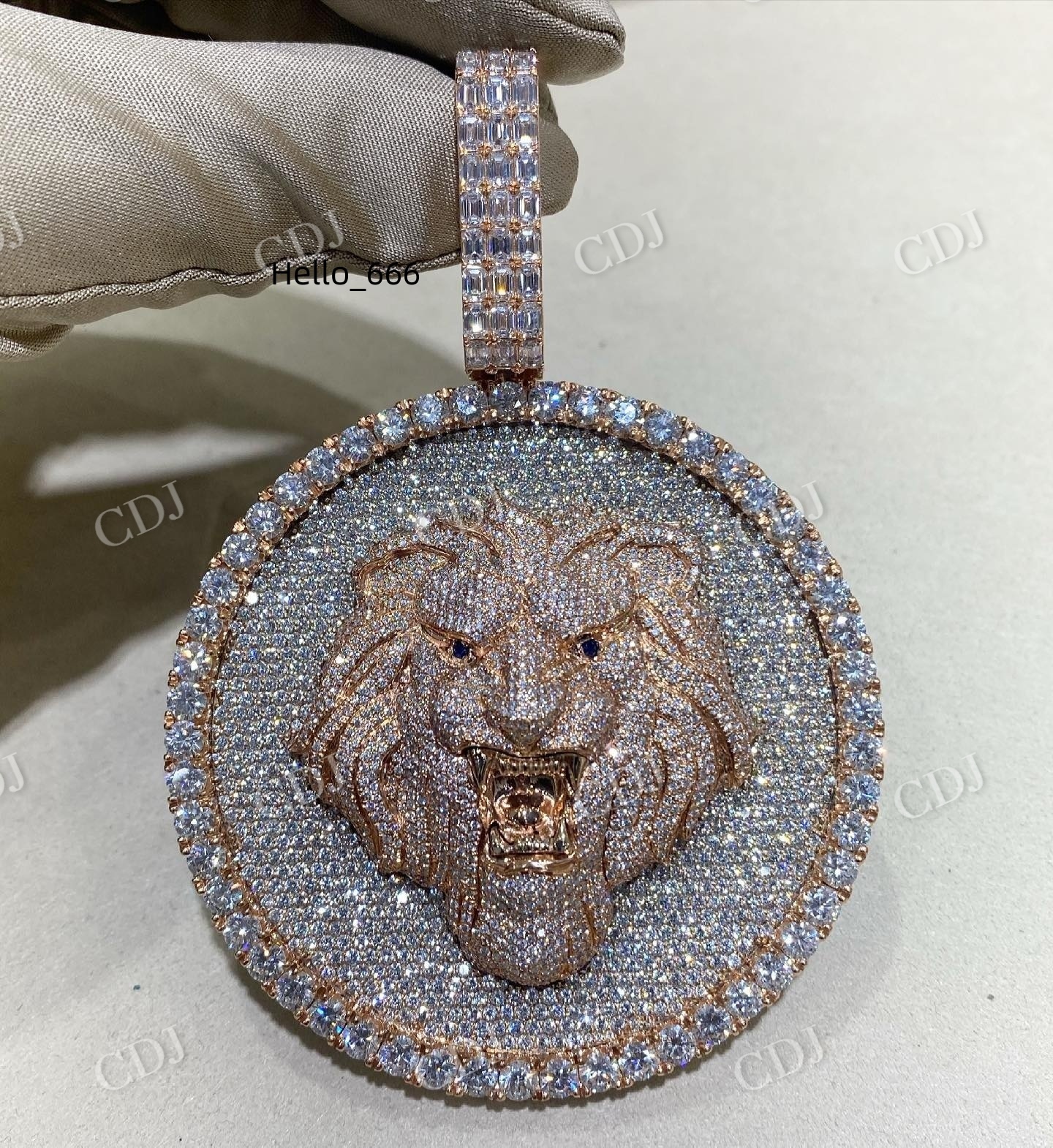 New Arrival Hip Hop 3D Lion in Disk Charm Pendant Two Tone Lion Face Pendant Women Personalized Custom Silver Moissanite Pendant