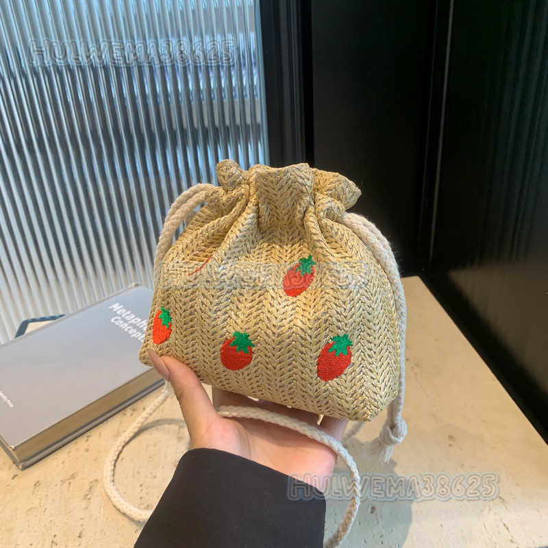 Summer Fashion Style Straw Bag Strawberry Embroidery Crossbody Bucket Bag 2024 Drawstring Woven Casual Womens Bag H250806