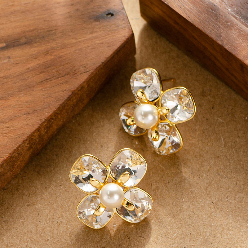 Fashion High Street Style Crystal Zircon Clover Pearl Earrings for Women, High-end Exquisite Sier Needle Ear Jewelry