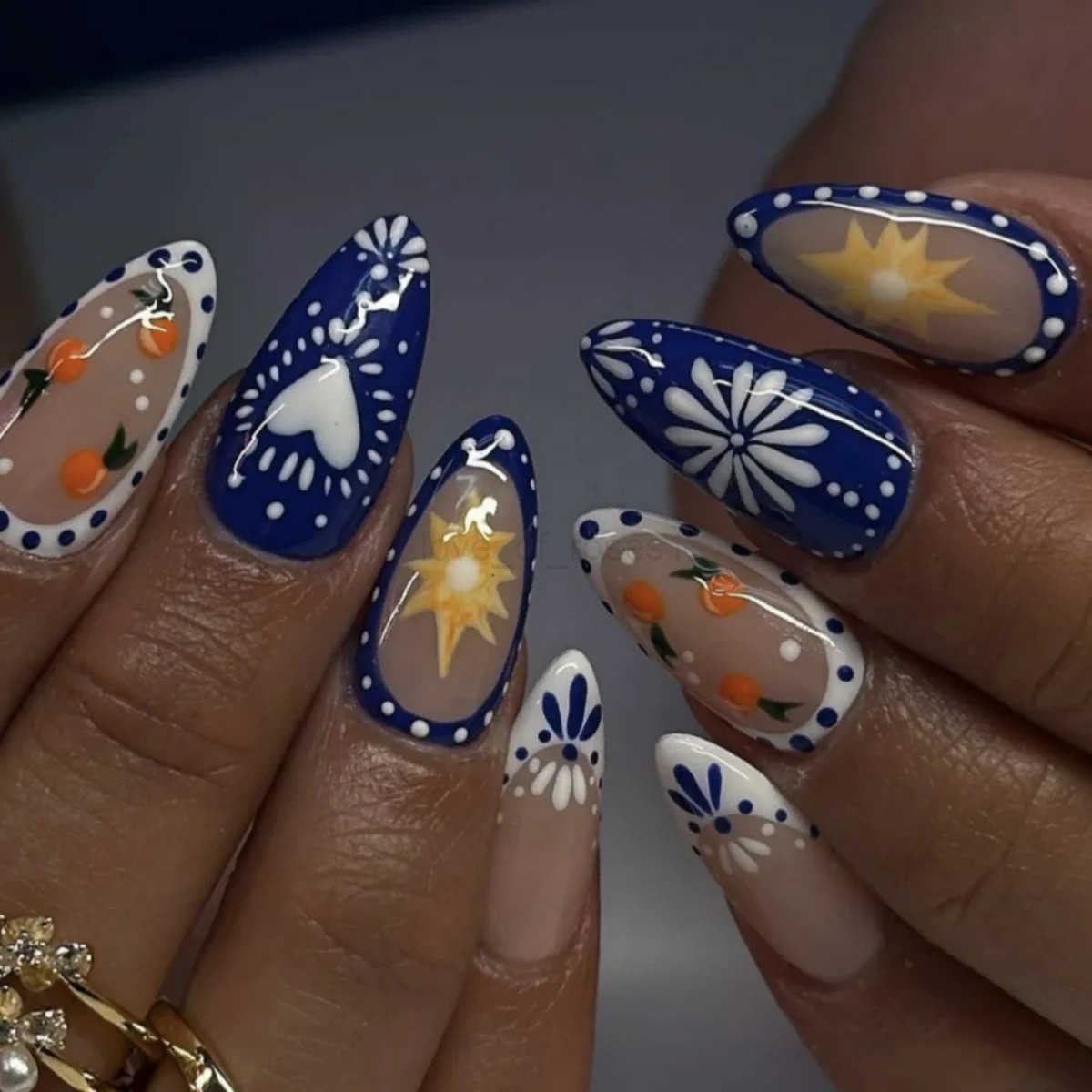 Retro Almond Fake Nails for Women DIY Blue Flower Designs French Press On Nails Wearable Full Cover False Nails for Party CF39 Z250807