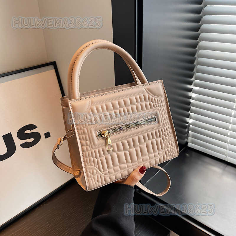 Elegant Simple Style Handbag 2023 Summer New Fashionable Single Shoulder Crossbody Bag Small Square Bag Womens Trendy Bag H250806