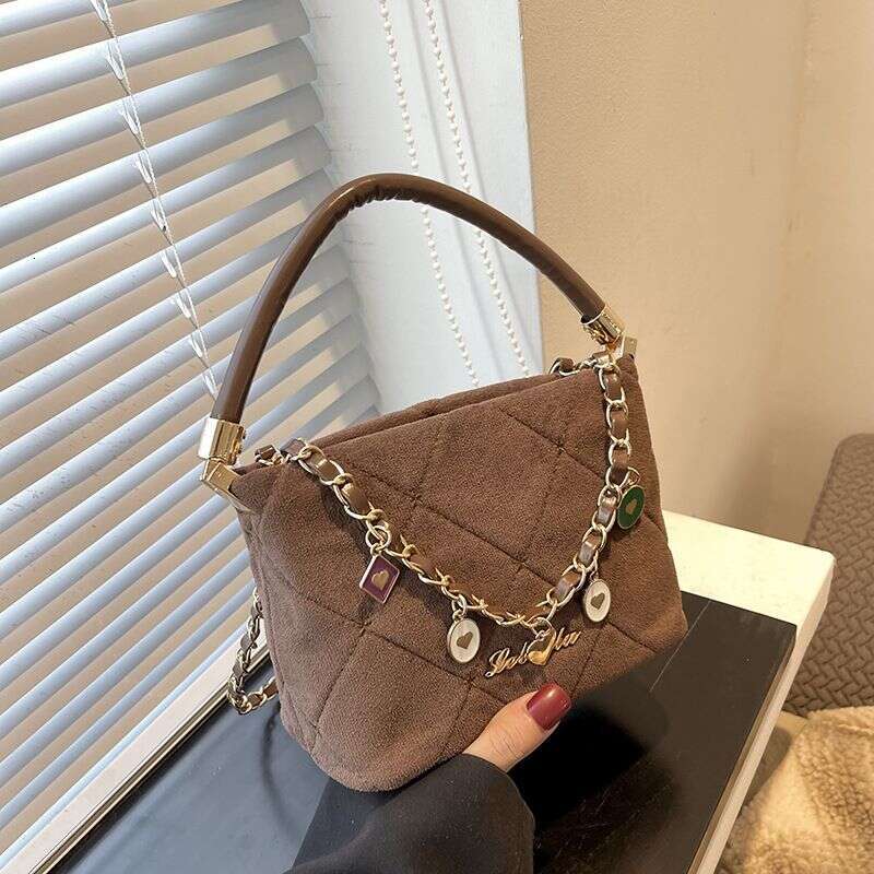 Flannel Women's 2023 Winter New Fashion Lingge Handbag Popular Chain Versatile Crossbody Bag