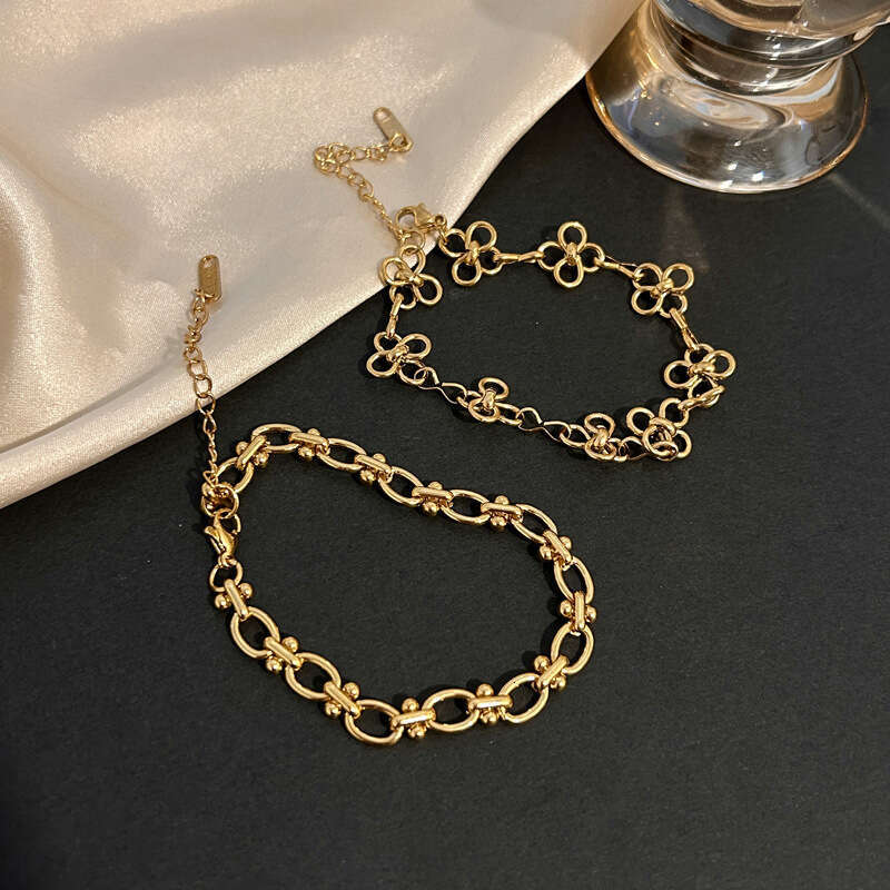 Luxury jewelry designer bracelet Cuban chain temperament hollowed out gold chain fashion personality titanium steel bracelet no fade versatile flower 