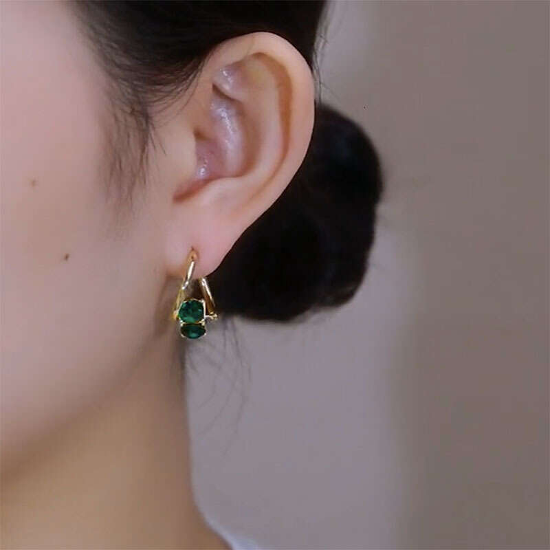 Super Sparkling One Carat Green Crystal Earrings Niche Korean Style High-End Light Simple Versatile Personality Fashion Ear Clips