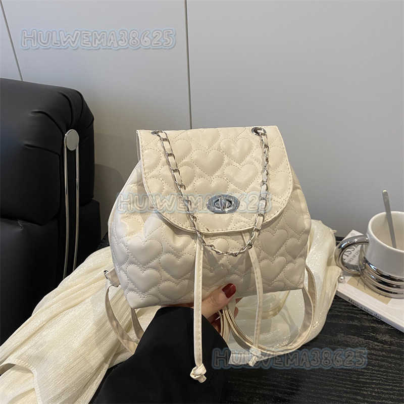 Style Heart Quilted Chain Backpack for Women 2025 New Fashion Casual Shoulder Bag Bucket Bag H250806
