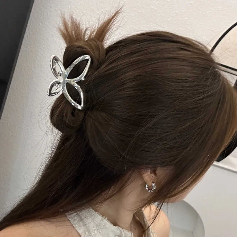 Vintage Butterfly Hair Clip for Women Temperament Simple Headwear Metal Pleated Hair Claws Personality Fashion Hair Accessories U250807