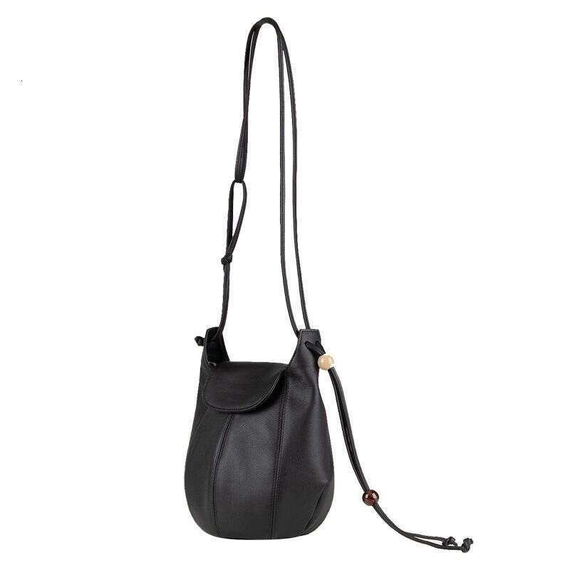 Instagram with large capacity versatile bucket style niche design school South Korea new popular commuting bag