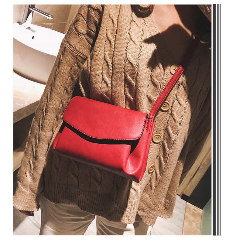 Fashionable Vintage-Inspired Compact Shoulder Satchel for Trendy Women