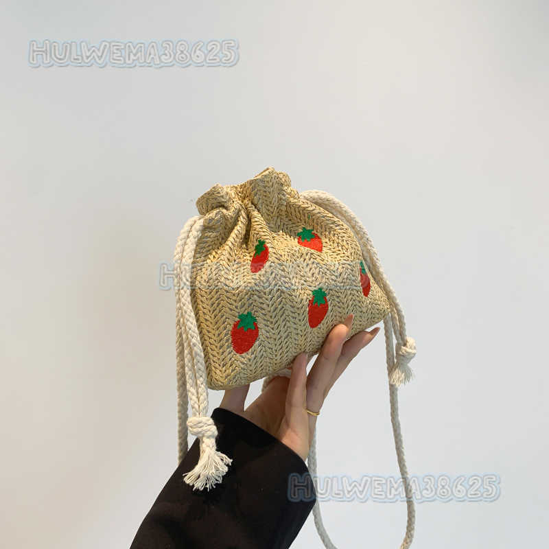 Summer Fashion Style Straw Bag Strawberry Embroidery Crossbody Bucket Bag 2024 Drawstring Woven Casual Womens Bag H250806