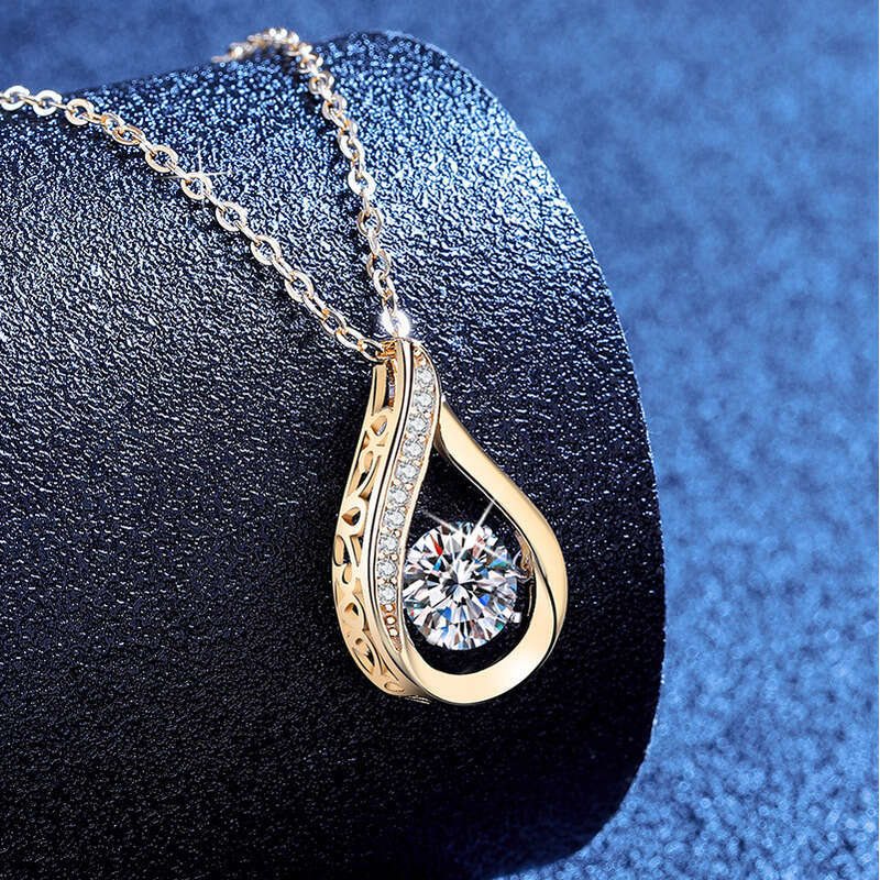 Iced Out VVS Necklace Water Drop Lively Beating Heart Pendant Moissanite