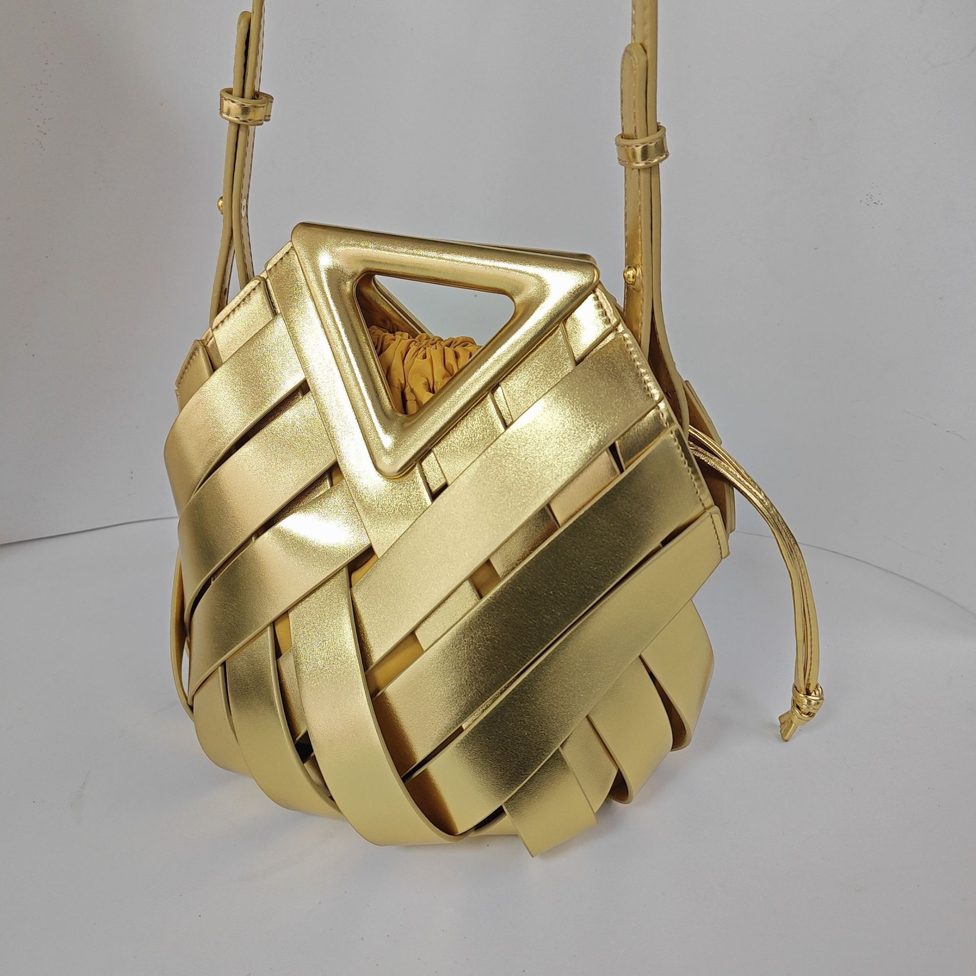 Luxury Bag Basket Bag Designer Bag Women's Niche Design Elegant High-end Fashion Inverted Triangle Handwoven Bag 2025 New Cross-border