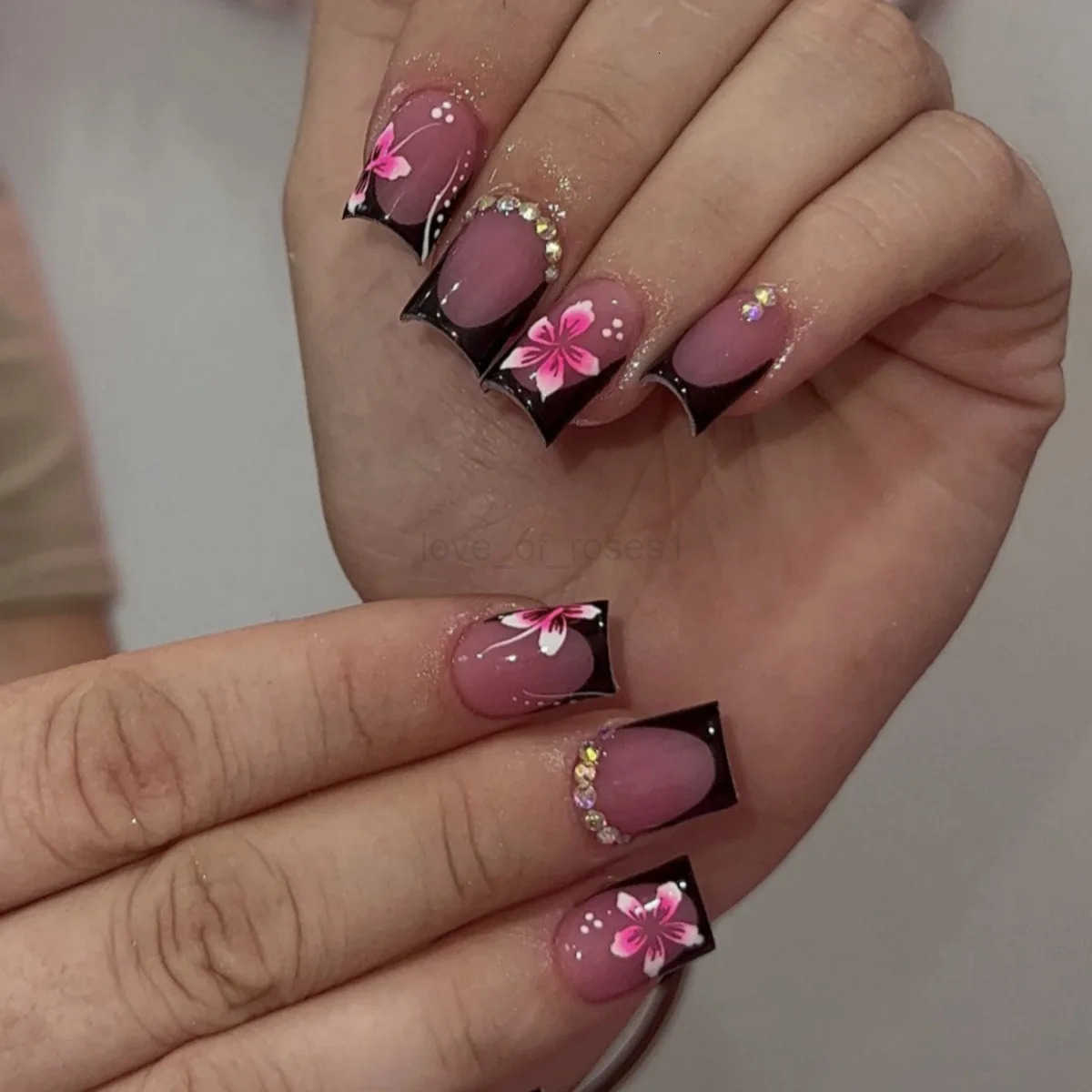 Retro Almond Fake Nails for Women DIY Blue Flower Designs French Press On Nails Wearable Full Cover False Nails for Party CF39 Z250807