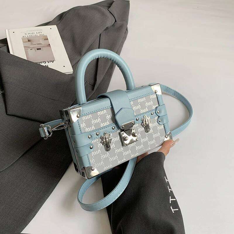 Unique Casual Mini Clutch Bag For Leisure Women With Stylish Simple Vintage Fashion And Solid Color