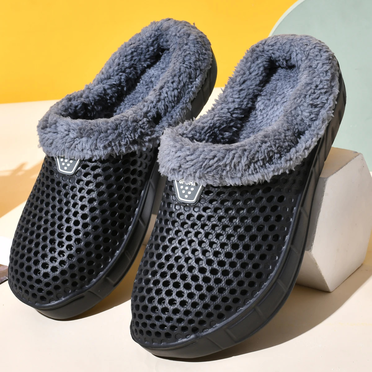 Couple Style Mens and Womens Cotton Slippers Winter Warm Plus Velvet Thickened Clogs Mule Shoes 250805