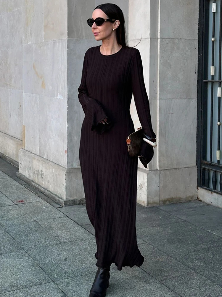 TARUXY Knitted Long Dress Female Fall Winter Casual Retro High Waist Rib Sweater Bodycon Dresses Lady Holiday Party Outfits 250806