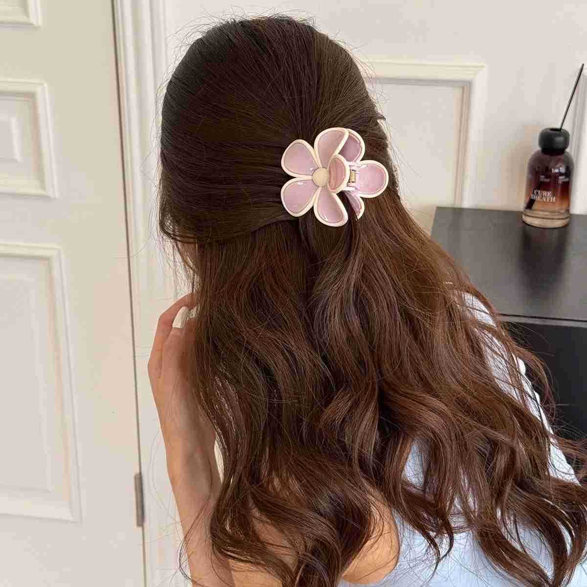 Cream Mousse Flower Medium Grab Clip Atmosphere Back Head Plate Hairpin Half Tie Hair Summer New Claw Leading Fashion Kpop U250807