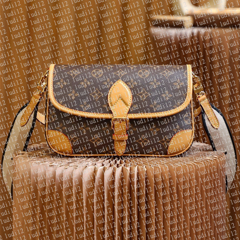 New must have Top quality designer handbag diane Baguette bag Womens crossbody shoulder bag mirror quality leather chain bag tote embossing fashion wallet 10a 2026