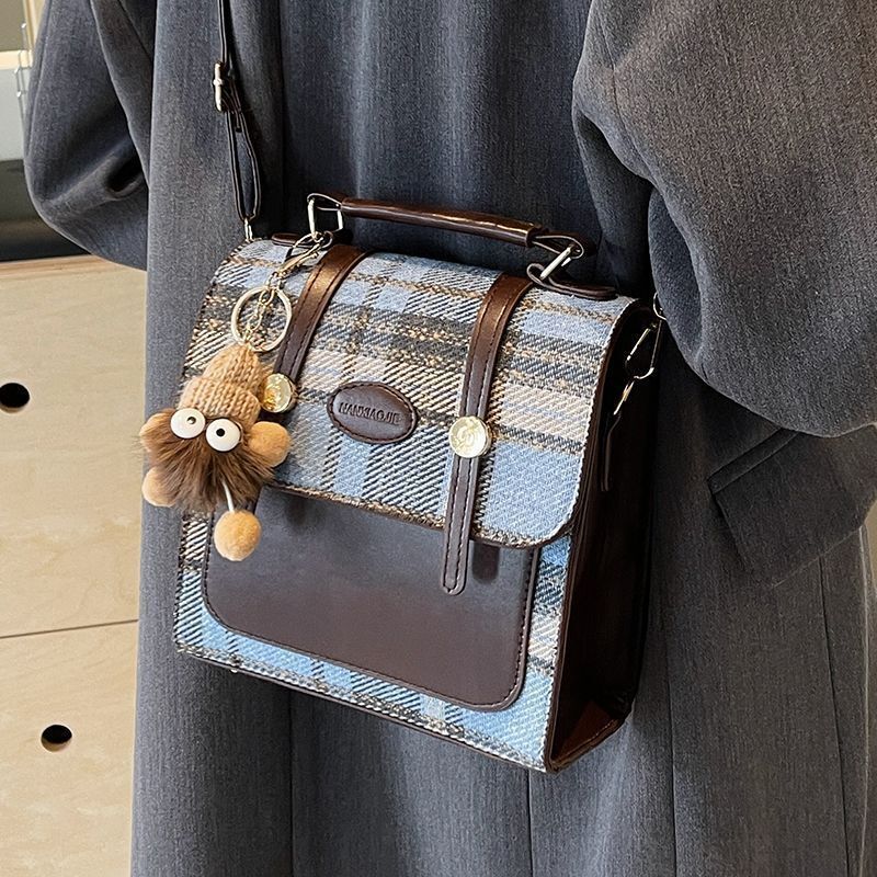 2025 Autumn New Women s Backpack College Style Backpack Niche trend New Style Simple Grid Backpack Commuting Retro Style New Designer Backpack