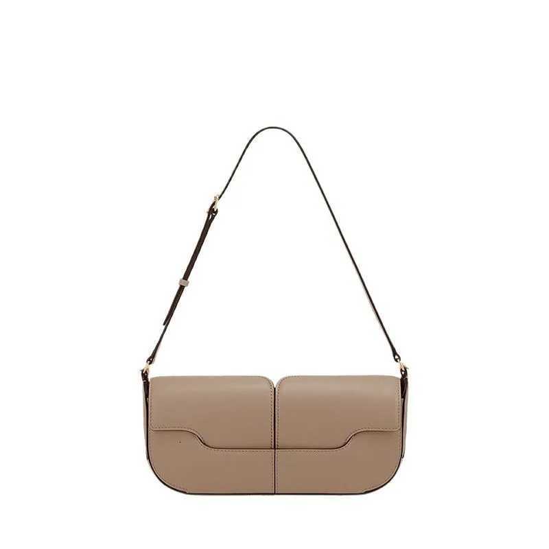 French and Fashionable One Shoulder Underarm Handbag Cowhide Commuting Handbag Casual and Simple French Stick Bag Z250815