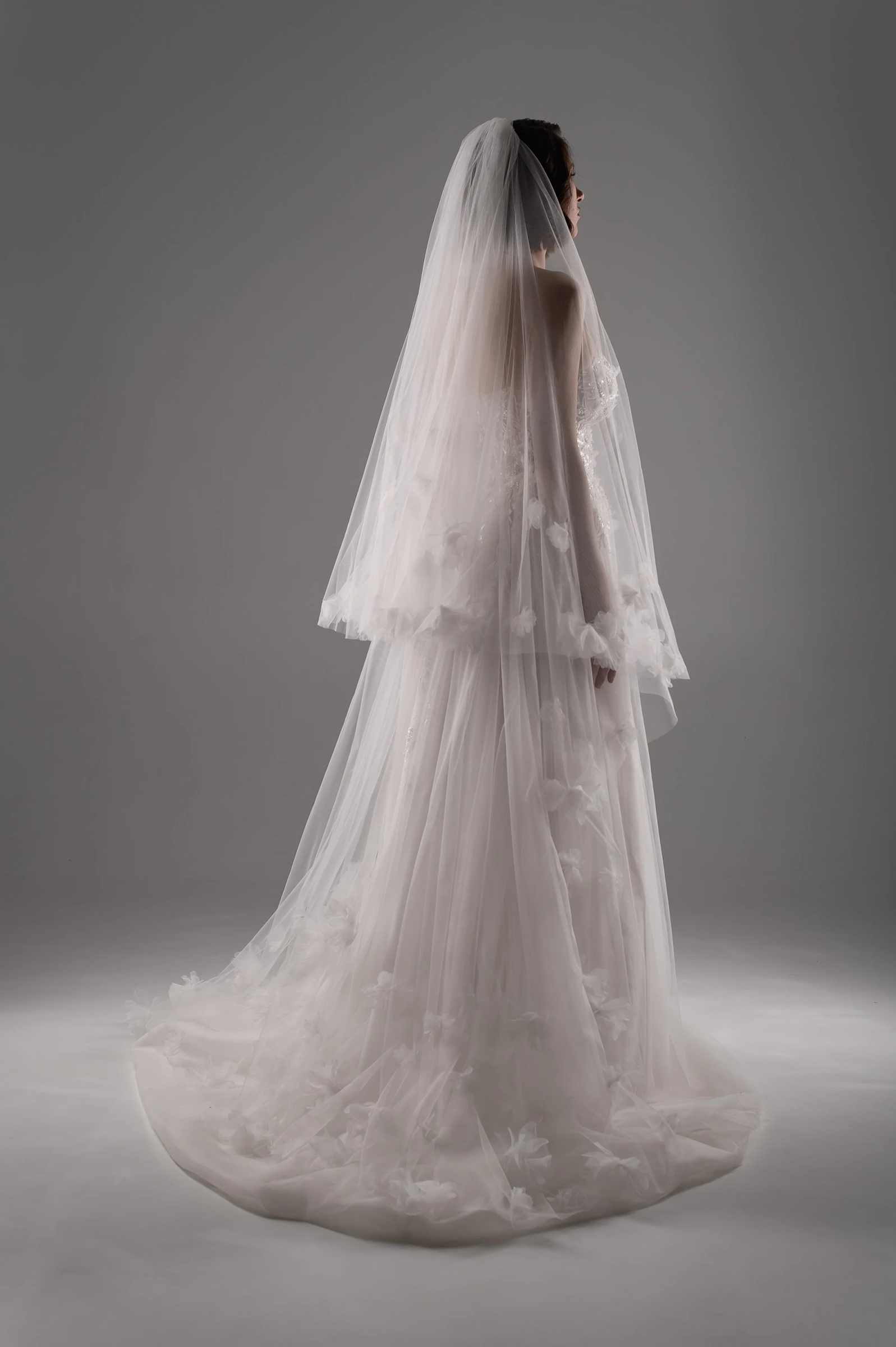 Elegant Wedding Veil 3D Appliques Two Layer Long Cathedral Length Bridal Veils Wedding Accessories Custom Made