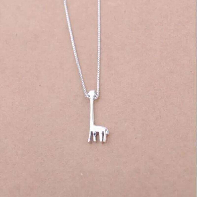 Popular Sterling Sier Jewelry Fashion Small Fresh Giraffe Cute Animal Anti-Allergy Clavicle Chain Pendant Necklaces N036