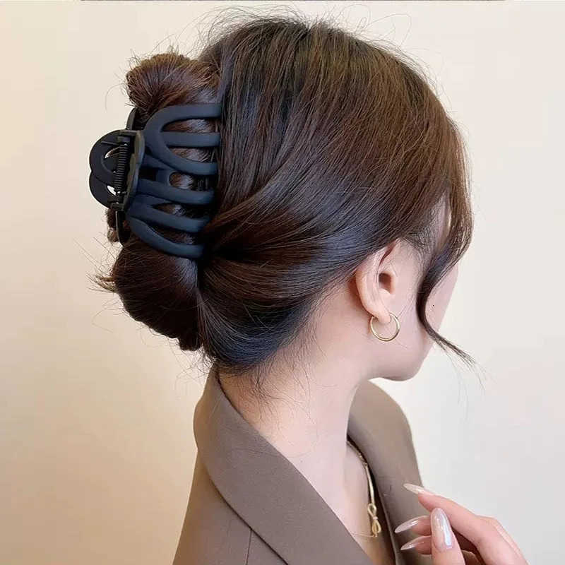 New Korean Large Catch Crab Claw Clips for Women Long Thick Updo Fashion Hair Accessories Matte Plastic Jaw Clamp Headwear U250807