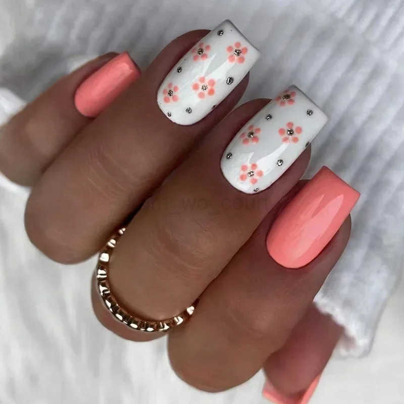24Pcs Sweet Floral Short Square False Nails with Glue Solid Color Press on Acrylic Nails Simple French Full Cover Fake Nail Tips M250807