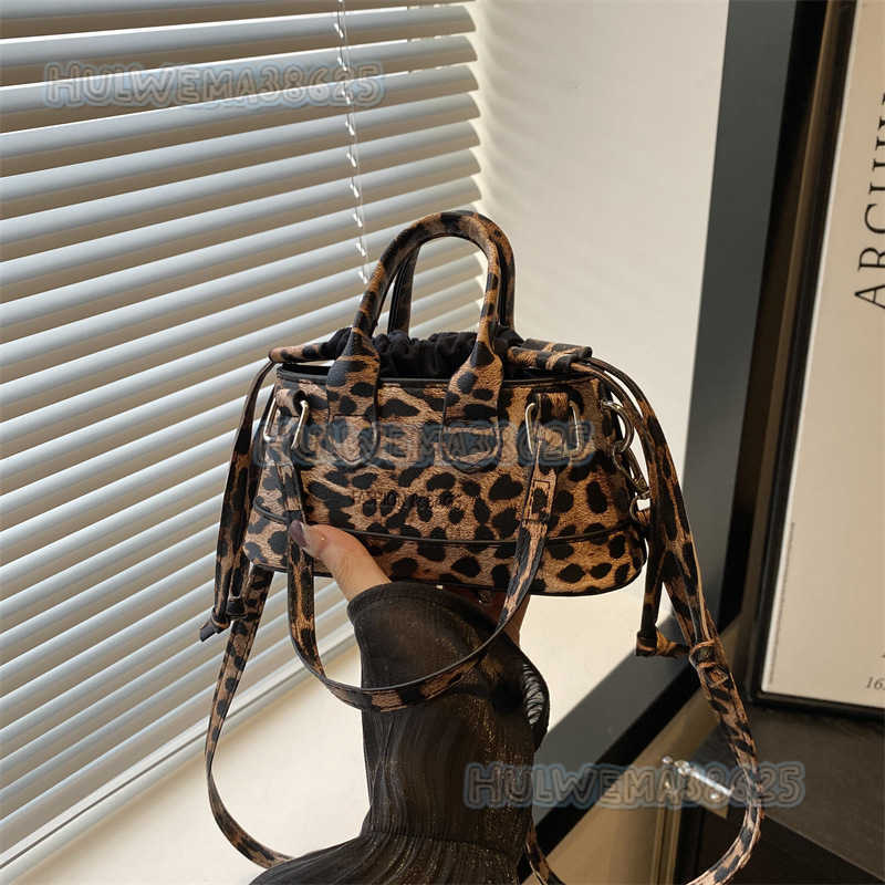 Light Fashion Personality Design 2024 Autumn New Fashion Leopard Print Single Shoulder Crossbody Handbag Small Square Womens Bag H250806