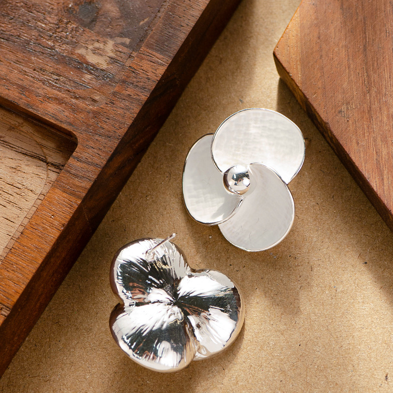 Fashion Lacquer Floral Stud Exaggerated Elegant High-end Commuting Sier Needle Earrings