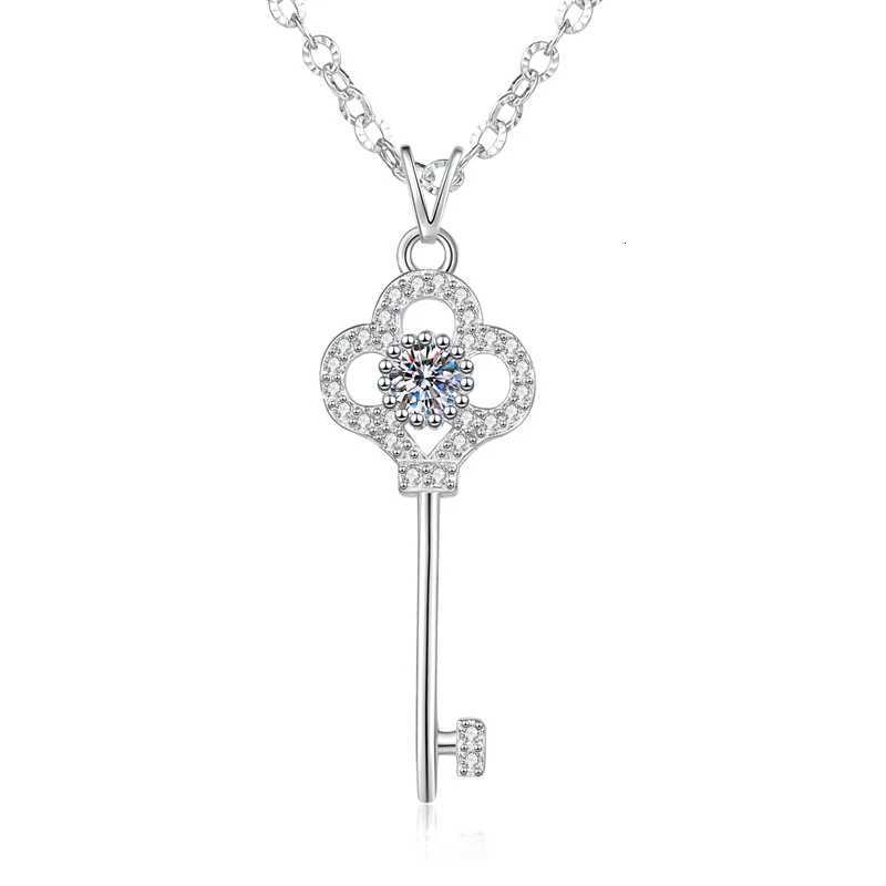 ZFSILVER Fashion Trendy Classic s925 Silver Moissanite Clover Key Necklace For Charms Women Accessories Party Jewelry Gift XL414 y250808