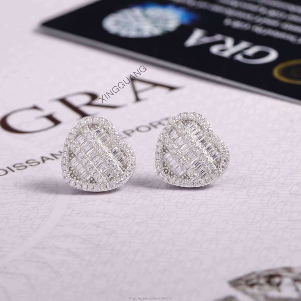 Fashion Jewelry Love Heart Design High Quality Sier Material Bling Dia VVS Baguette Moissanite Stud Earrings for Women