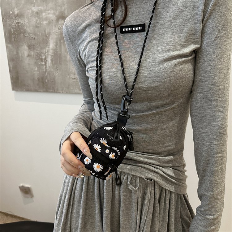 Mini Lipstick Earphone Small Bag 2025 New Trendy Fashion Pendant Designer Bag Bag Niche Design Free Delivery To Your Door Fabric Luxury Bag Single Sho