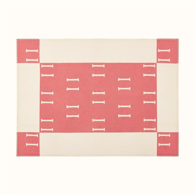 Designer blanket H cashmere and wool airplane blanket letter-patterned sofa blanket home textile office lunch break air-conditioning blanket