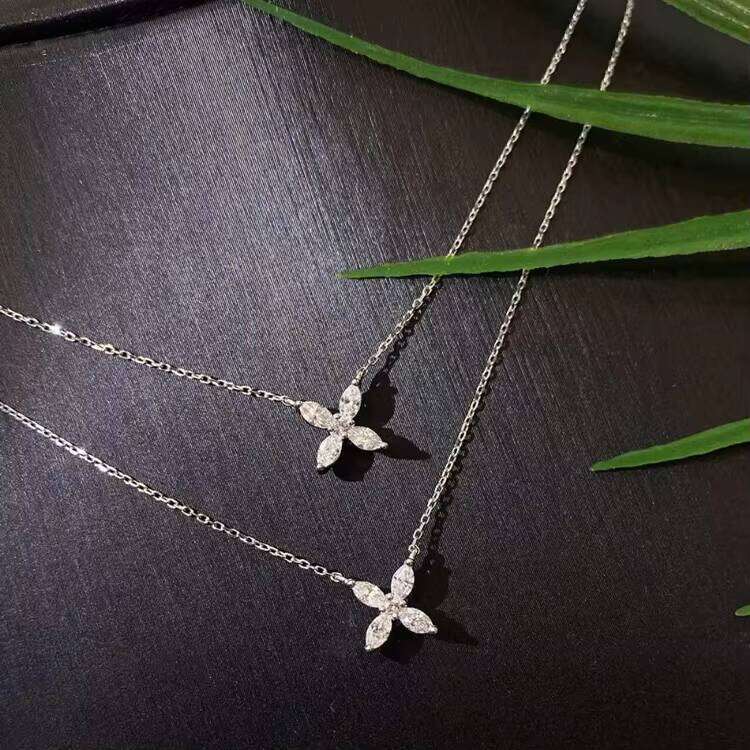 Trendy Jewelry 14k Real Gold Four Leaf Pendant D Color Moissanite Dia Clover Necklace