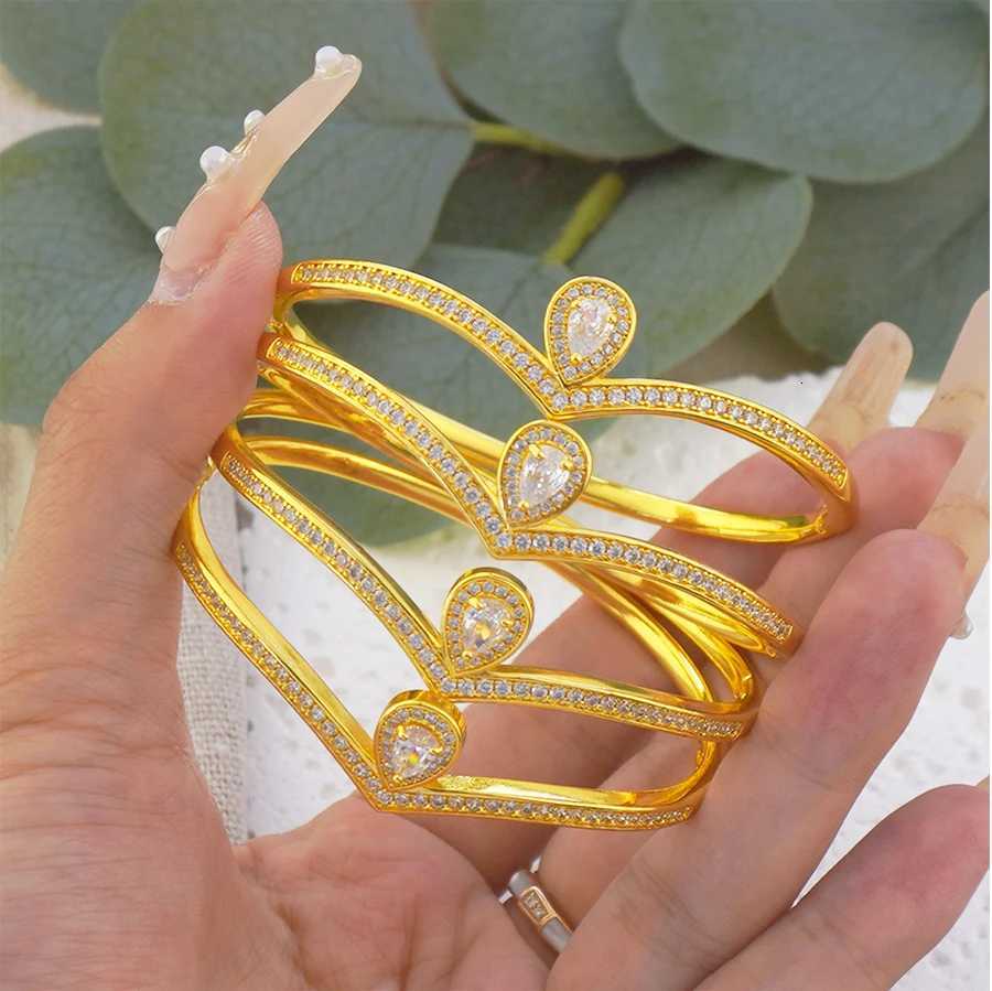 Luxurious Womens Bracelet Set with Sparkling Zirconia Gemstones Gorgeous Engagement Party Jewelry Womens Wrist Accessories Z250807