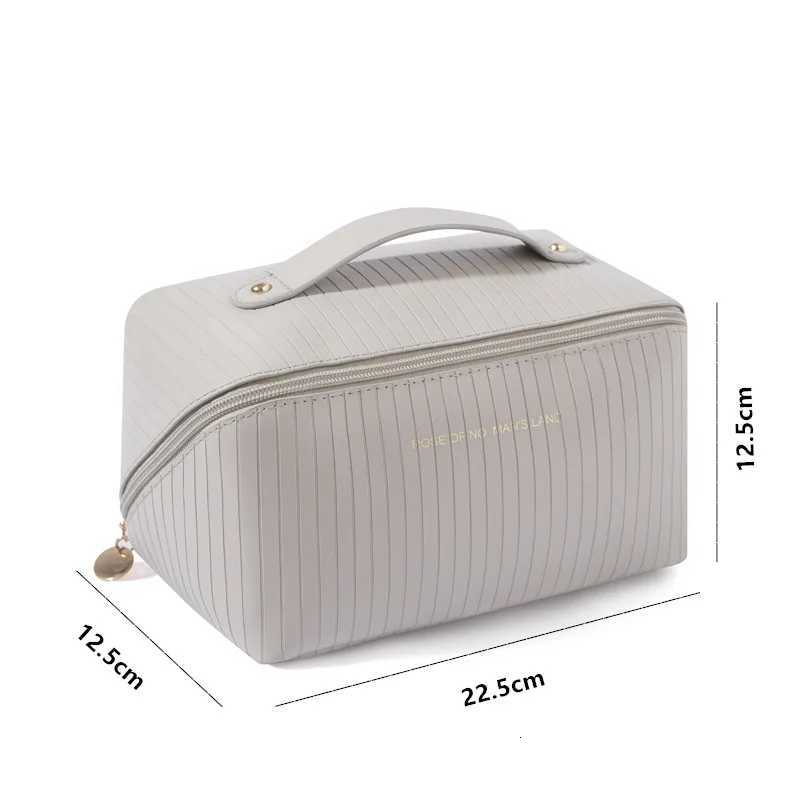 Large Travel Cosmetic Bag for Women PU Leather Makeup Organizer Fem Toiletry Bags Tote Luxury Lady Make Up Case Storage Pouch Y250808
