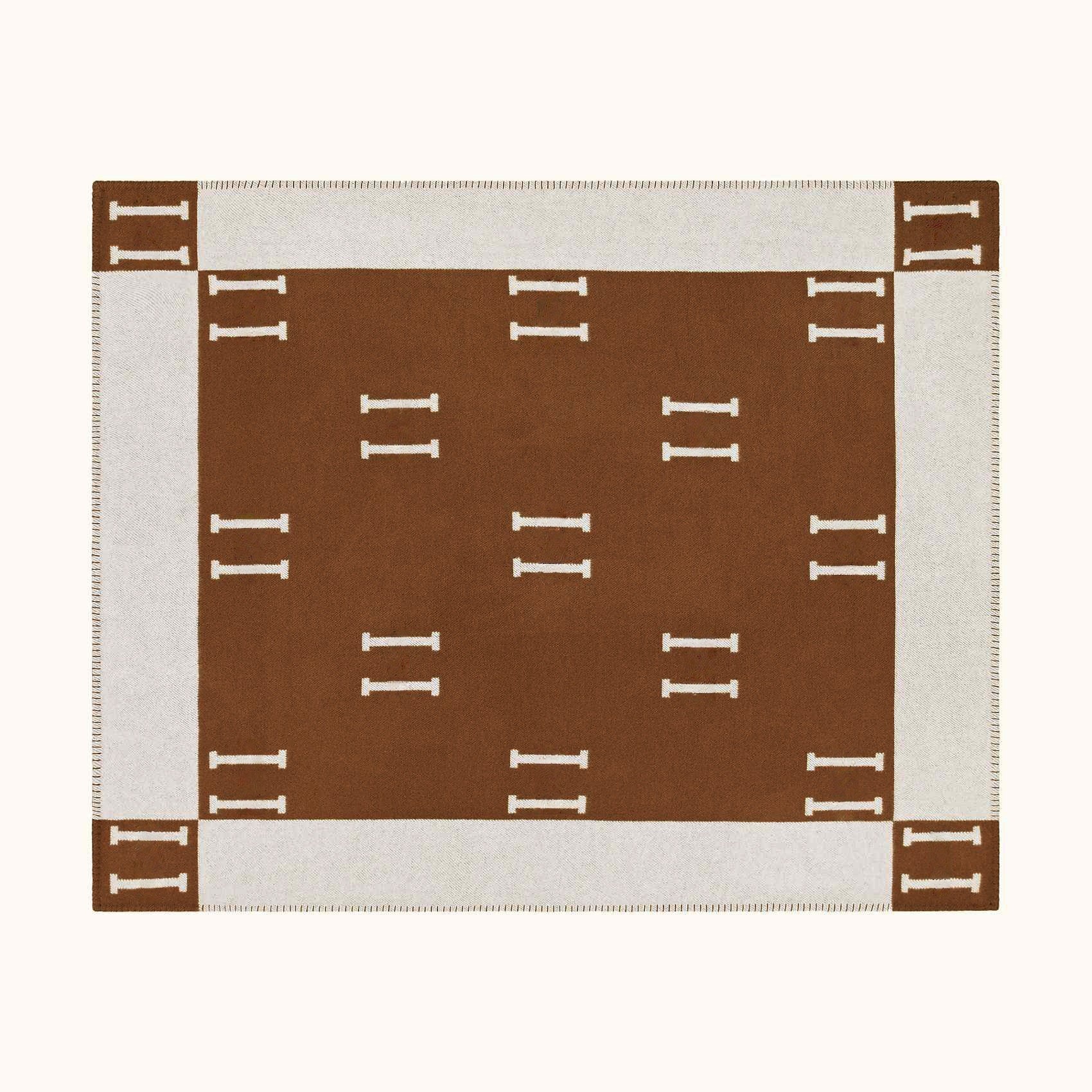 Designer blanket H cashmere and wool airplane blanket letter-patterned sofa blanket home textile office lunch break air-conditioning blanket