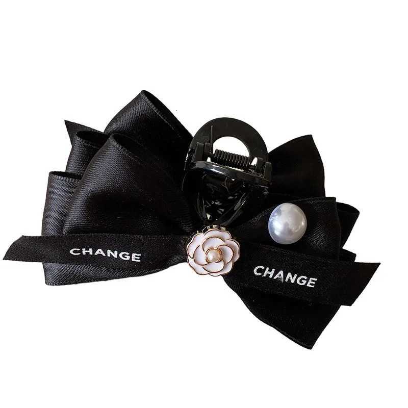 Korean Camellia Flower Hair Claw Pearl Fabric Bow Hair Clips Claw Clamp Elegant Headwear Barrettes Hairpins Hair Accessories Y250808