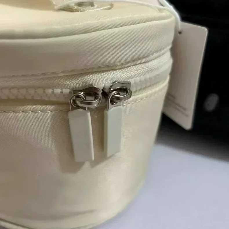 LEM Bag Nyl Makeup Bag Casual Fi Handbag Large Capacity E Shoder Oblique Straddle Wens Bag Y250808