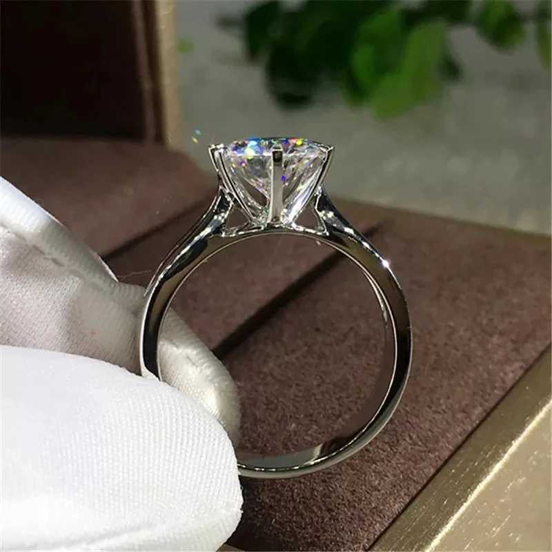 Huitan Round Cubic Zircon 6 Claw Setting Rings for Women Luxury Fashion Silver Color/Rose Gold Color Wedding Band Finger Jewelry Y250808