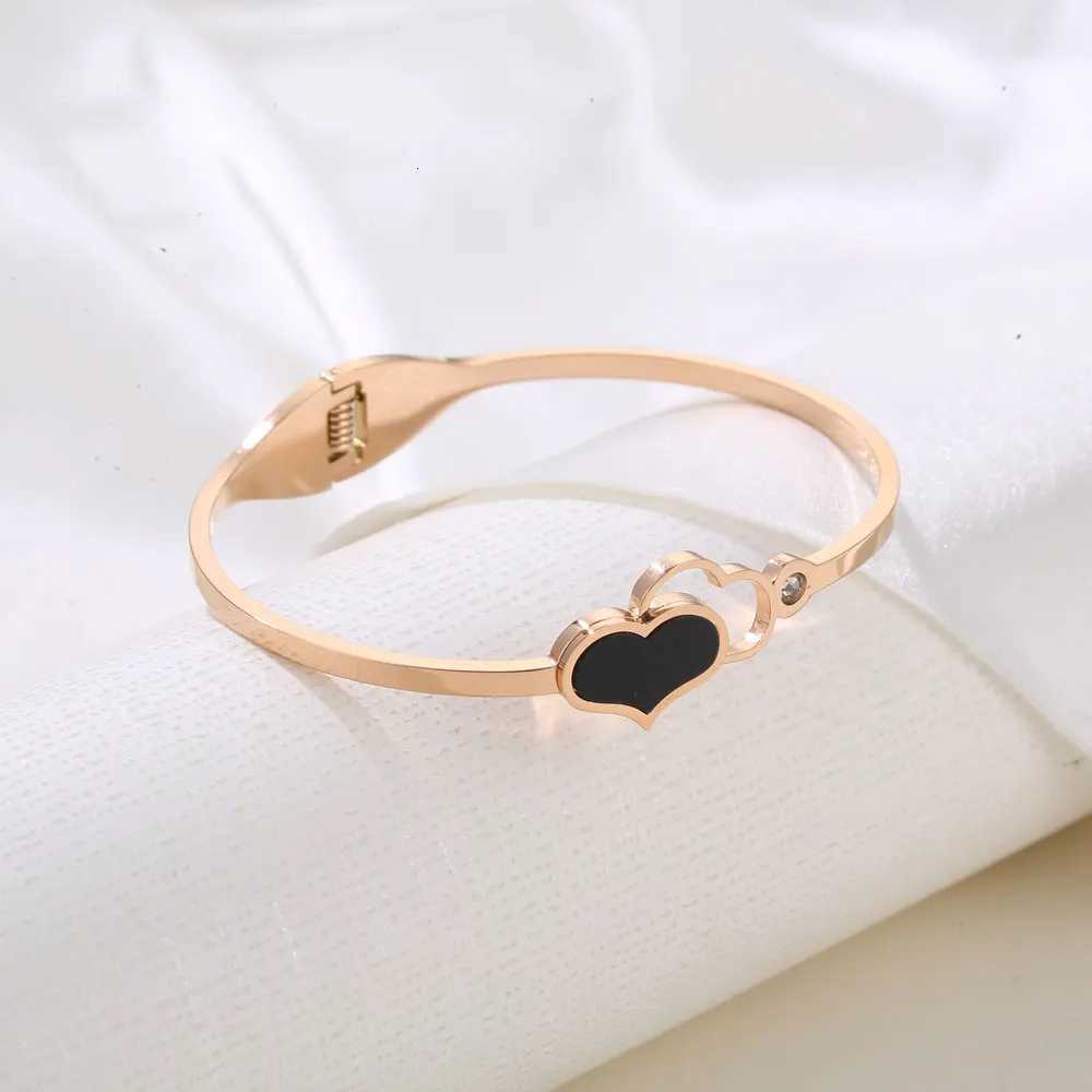 Heart Bracelet For Women 316L Stainless Steel Fashion Jewelry Accessory Cuffs Bracelets Lovers Z250807
