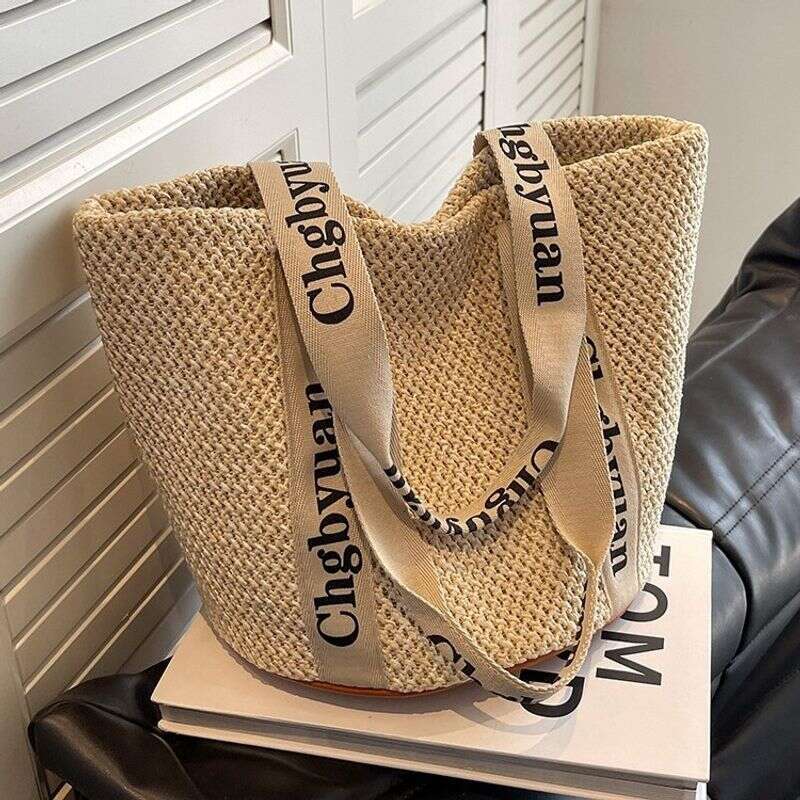 Handwoven Straw For Women Large Capacity 2025 New Summer Vacation Beach Commuter Bucket Bag
