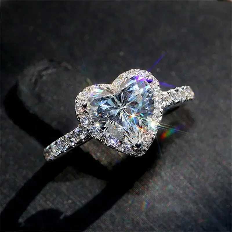 Fashionable and Simple Love Zircon Ring for Womens Wedding Engagement Ring Exquisite Festival Gift Y250808