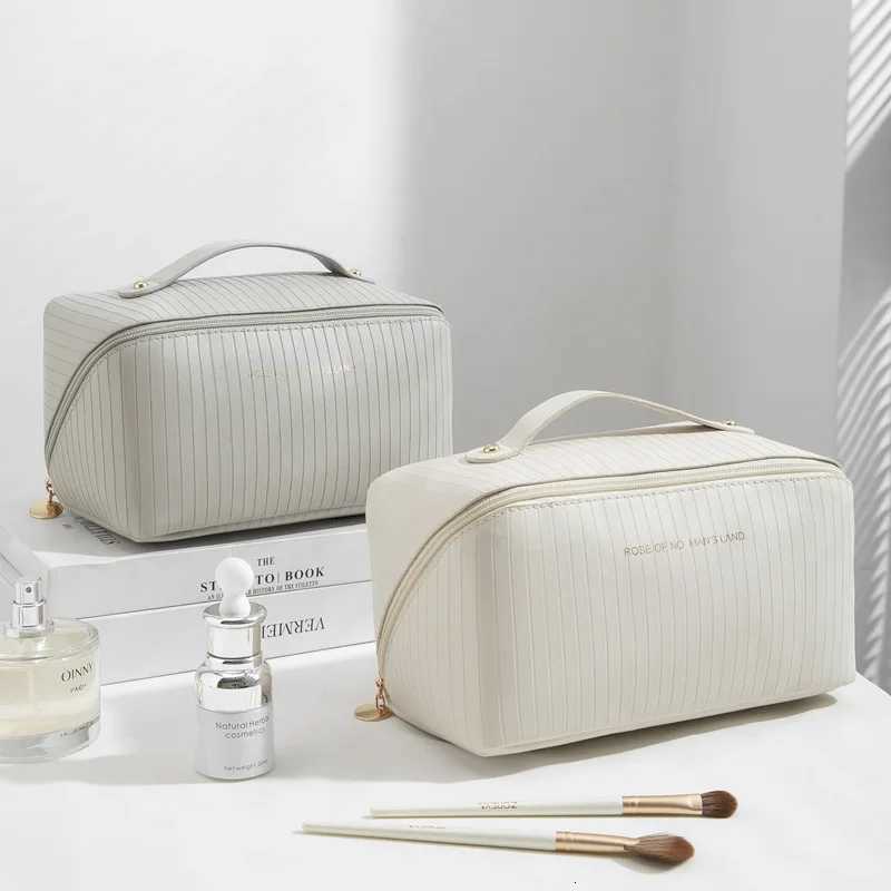 Large Travel Cosmetic Bag for Women PU Leather Makeup Organizer Fem Toiletry Bags Tote Luxury Lady Make Up Case Storage Pouch Y250808