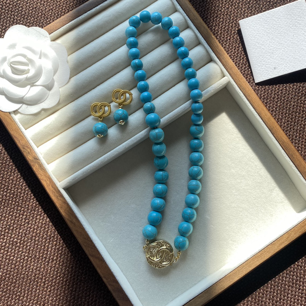 Turquoise Medallion Necklace Gold Tone Bohemian DoubleCircle Clasp Earthy Luxe Jewelry Gift for Her Z251010