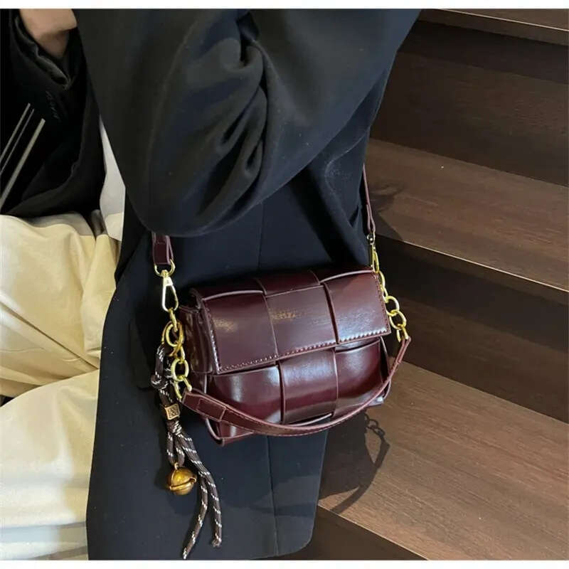 Shoulder Bag Crossbody Purse Designer 2025 new small square commuting woven crossbody bag high end sense simple and fashionable