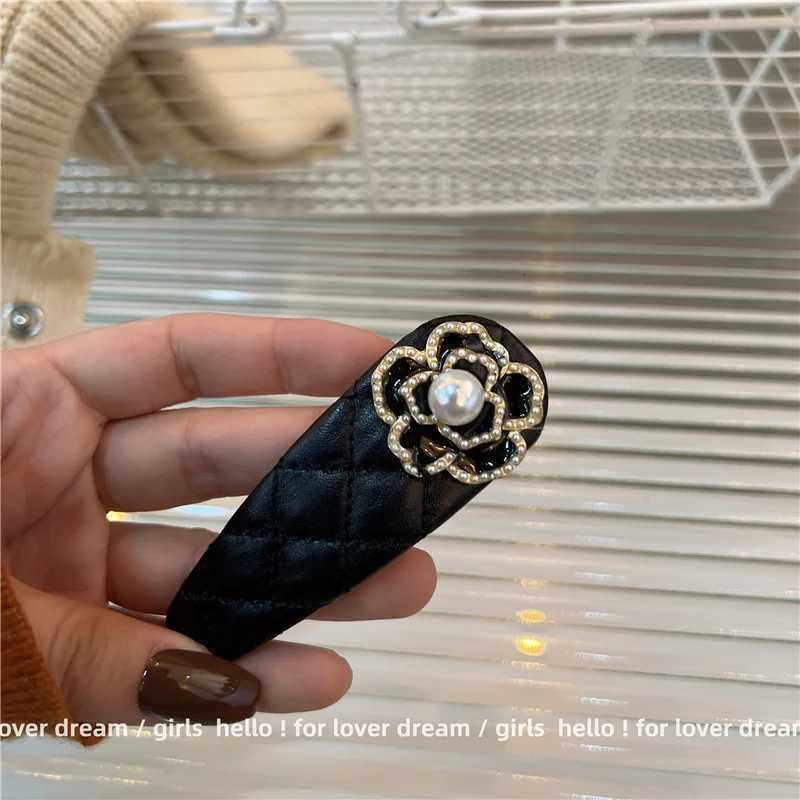 New PU Leather Camellia Hair Clips Vintage Bowknot Hairpin Cute Girls Barrettes Fashion Side Clips Geometric Simple Plaid Clip Y250808