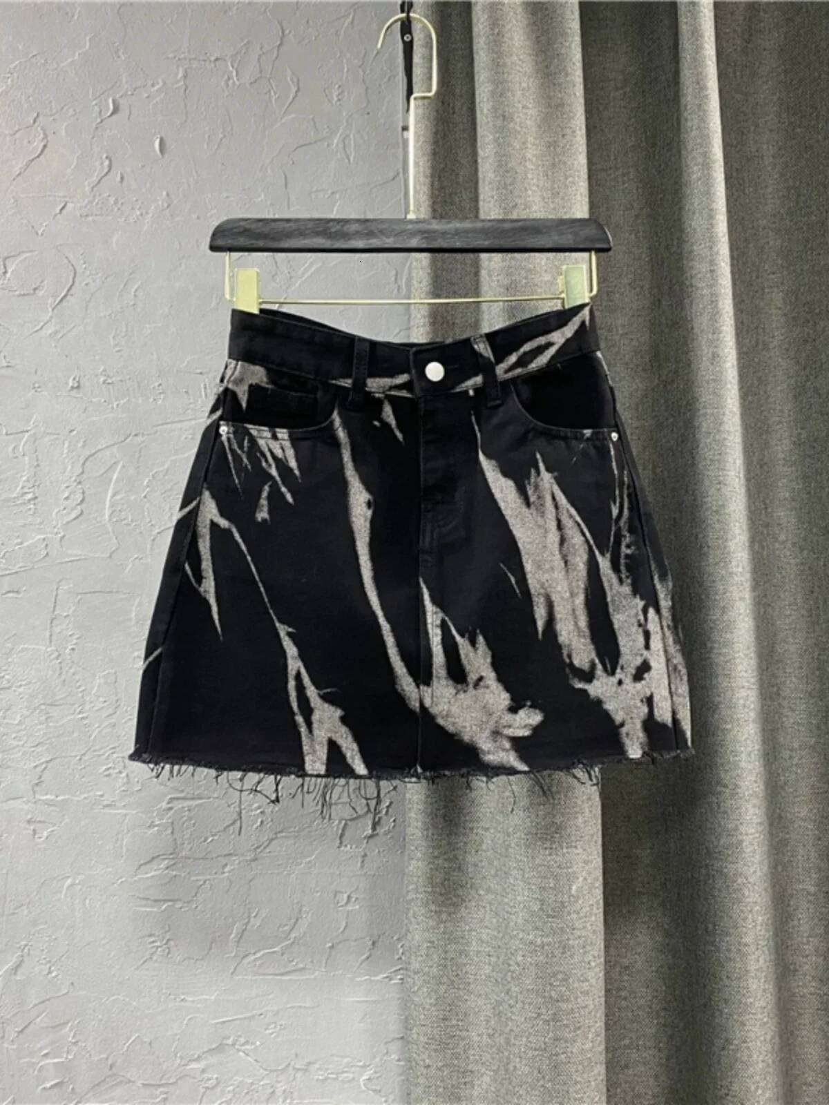2025 black gray trend tie dye denim short skirt, high waist personalized pattern denim skirt, tassel A-line skirt, fashionable versatile skirt, new de