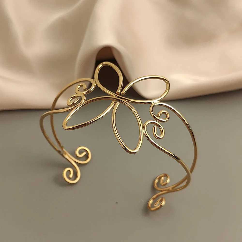 Creative Wire Button Pattern Butterfly Ungolded Womens Bracelet High-Quality Waterproof Metal Bracelet Party Jewelry Z250807