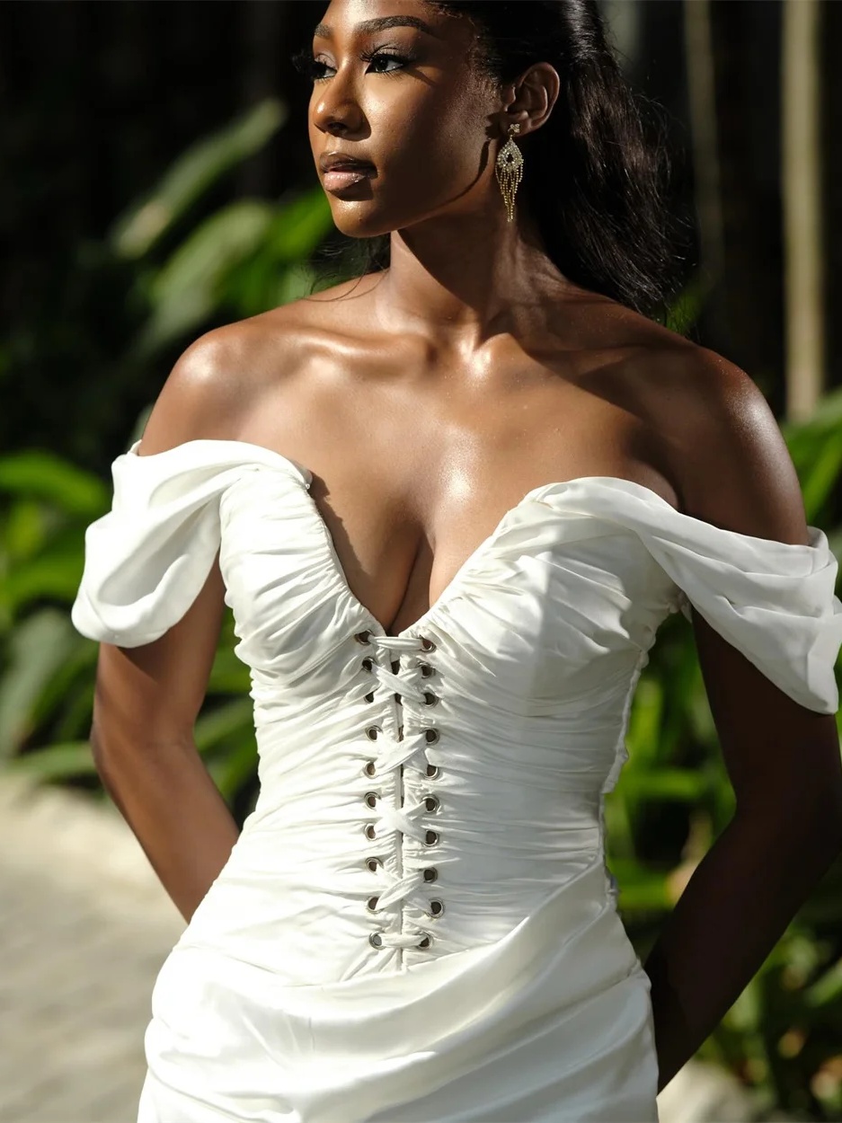 Elegant Off Shoulder Mermaid Wedding Dresses V Neck Sleeveless Lace Up Bride Dress Sexy Floor Length Bridal Dress Customized